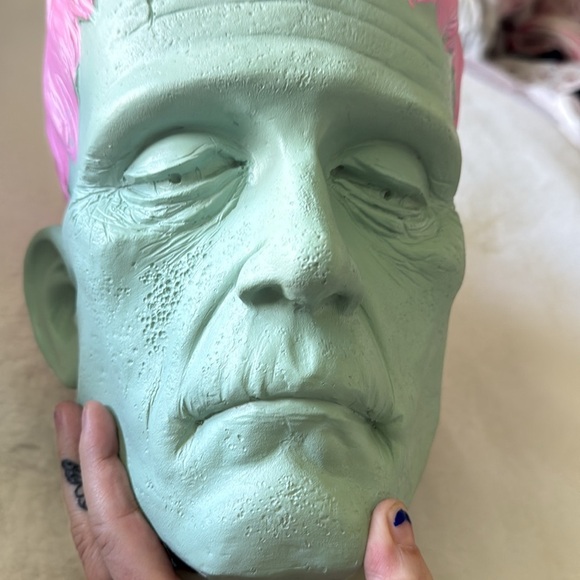 Halloween pastel Frankenstein head decor - Picture 7 of 10